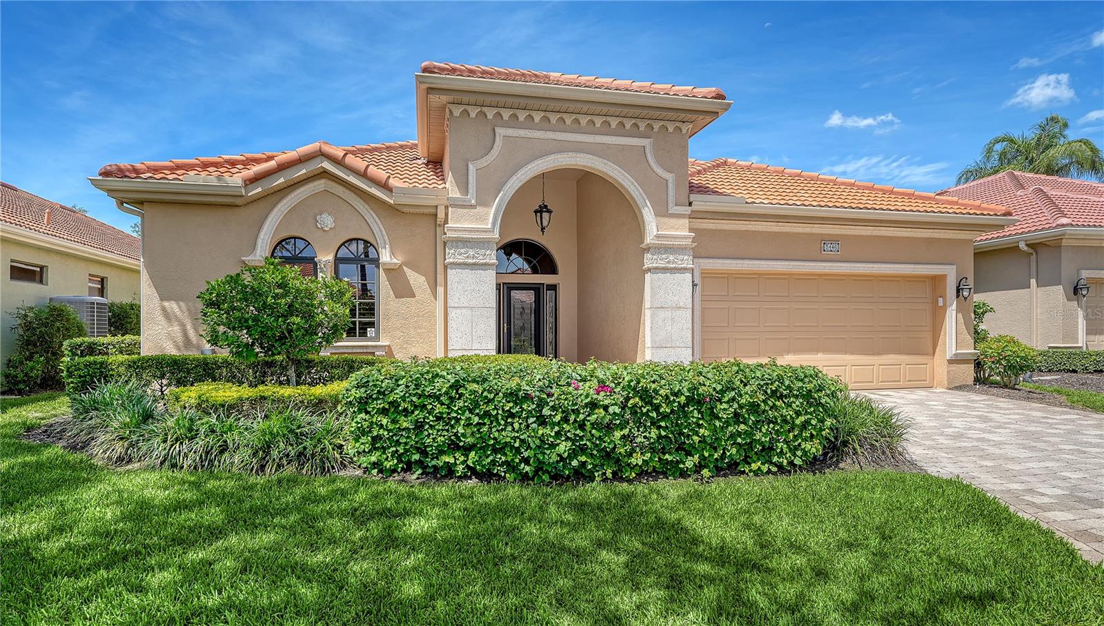 Single Family Residence in SARASOTA, FL - Daniel Dourado