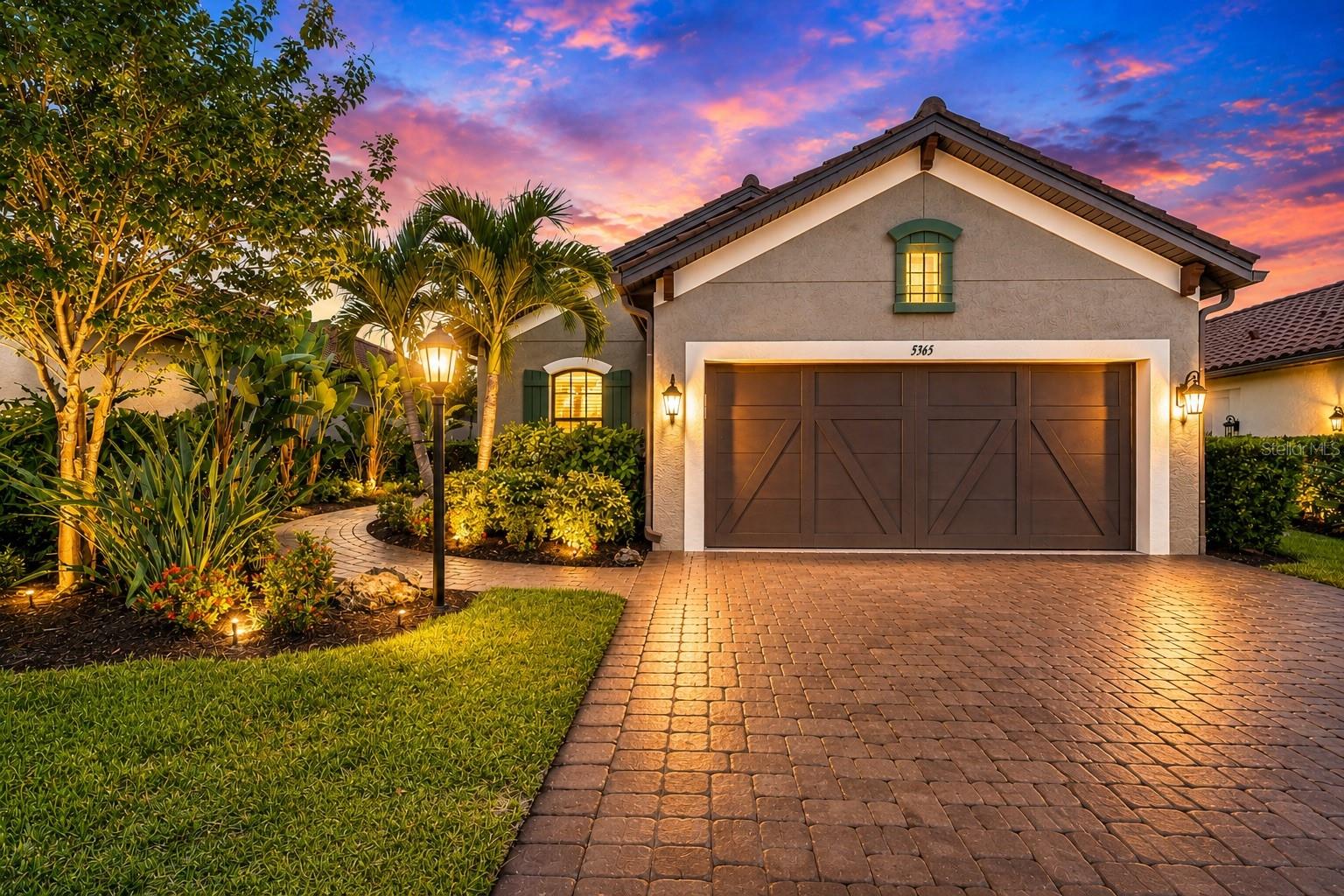 Single Family Residence in SARASOTA, FL - Daniel Dourado