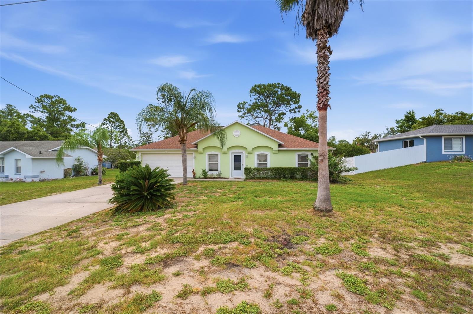 Single Family Residence in SPRING HILL, FL - Daniel Dourado