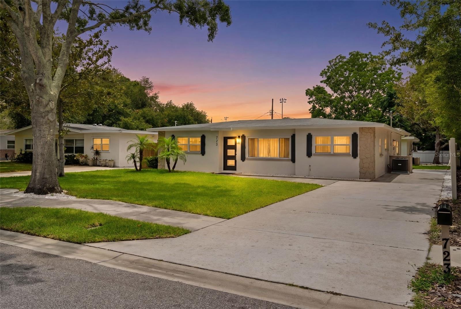 Single Family Residence in TARPON SPRINGS, FL - Daniel Dourado