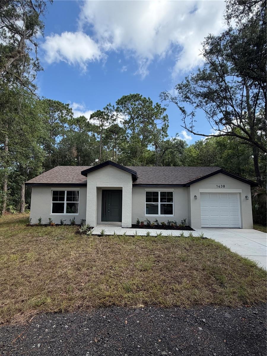 Single Family Residence in GENEVA, FL - Daniel Dourado