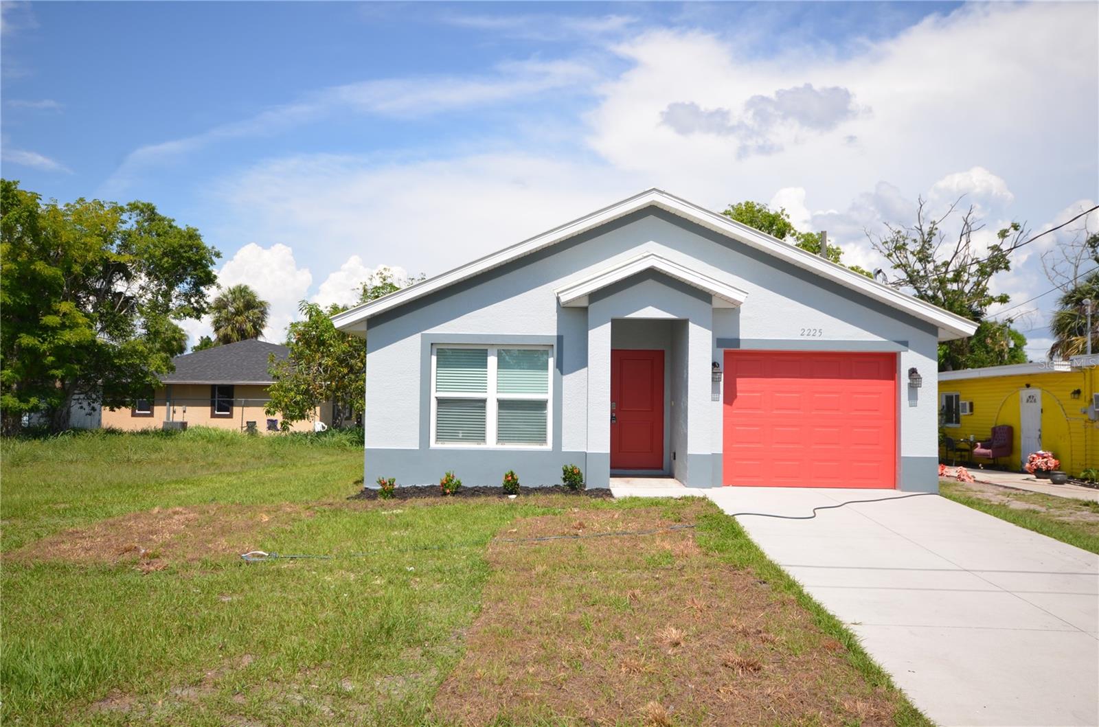 Single Family Residence in FORT MYERS, FL - Daniel Dourado