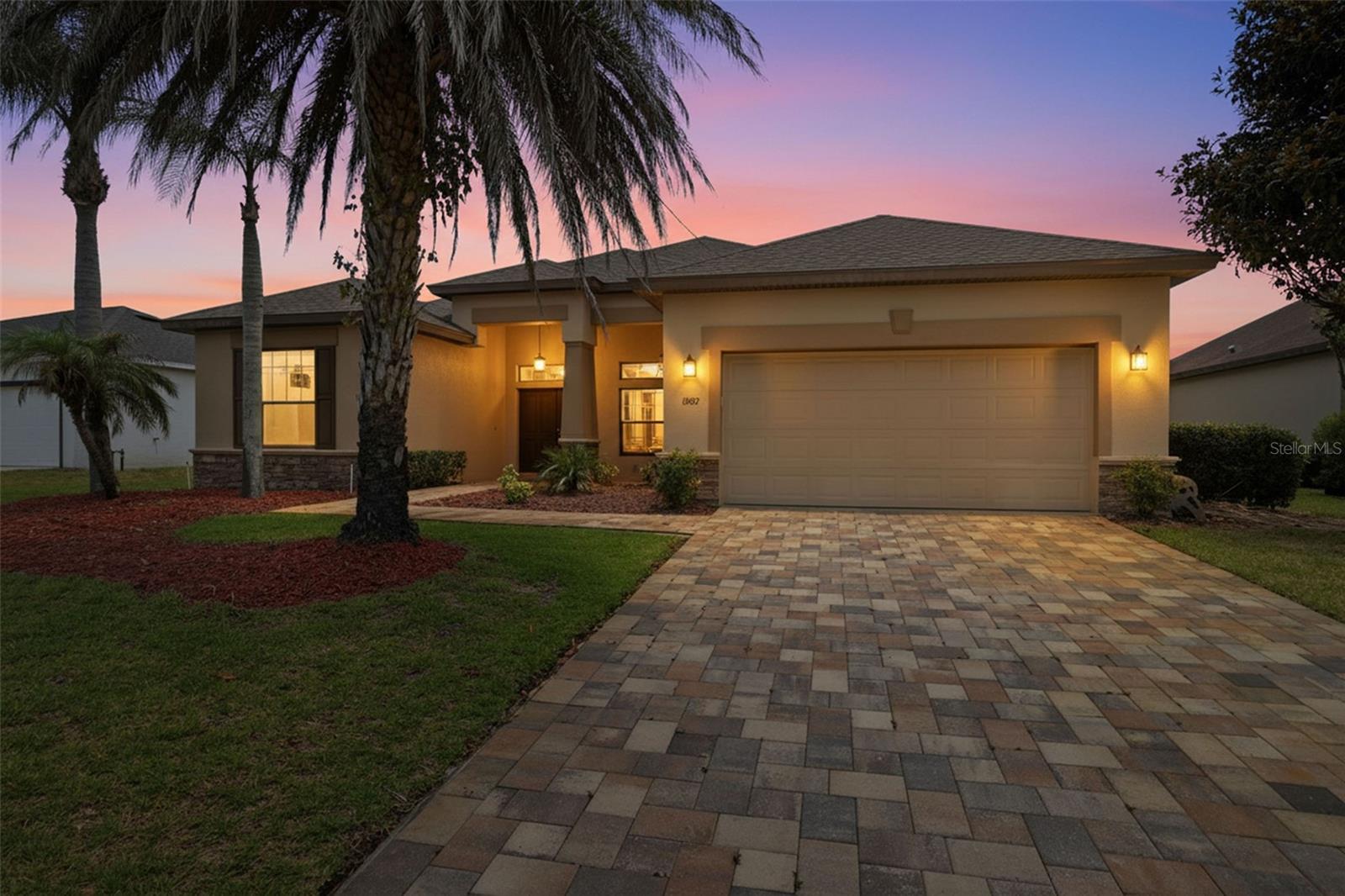 Single Family Residence in WEEKI WACHEE, FL - Daniel Dourado
