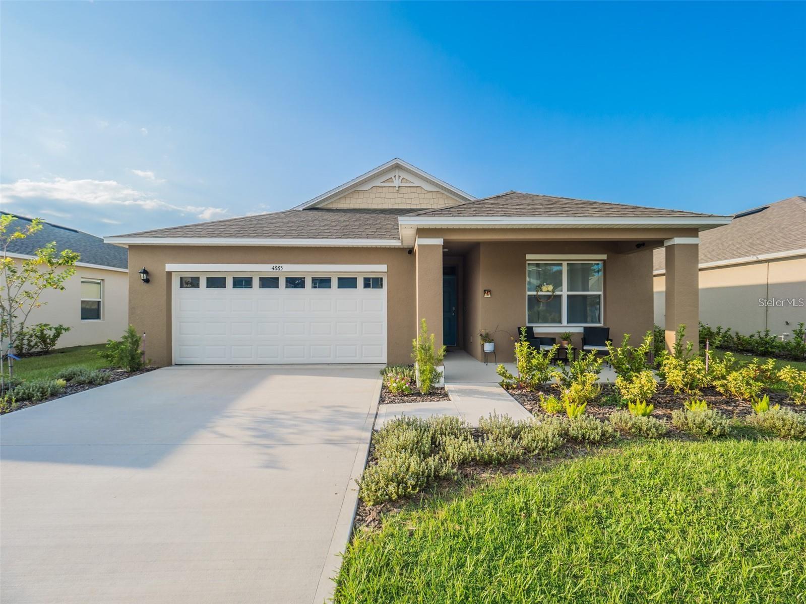 Single Family Residence in MOUNT DORA, FL - Daniel Dourado