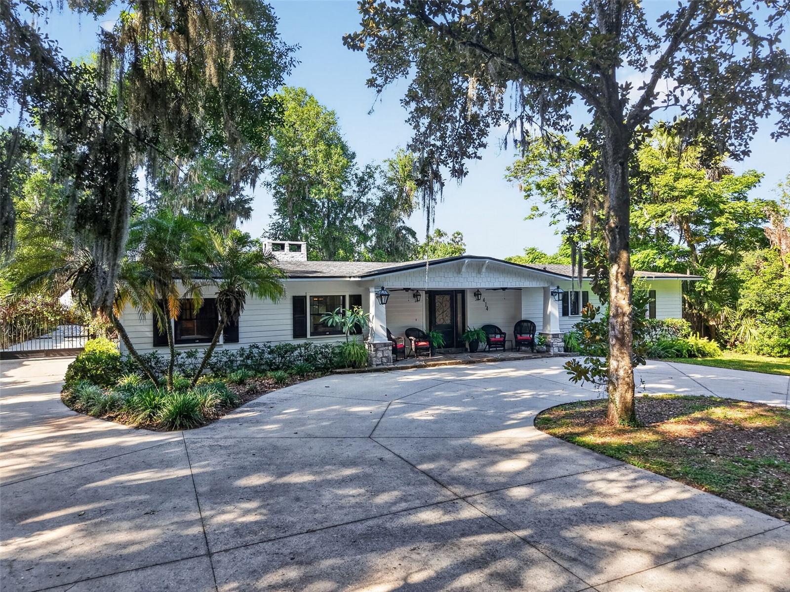 Single Family Residence in MOUNT DORA, FL - Daniel Dourado