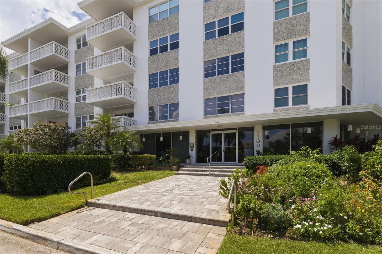 Condominium in ST PETERSBURG, FL - Daniel Dourado