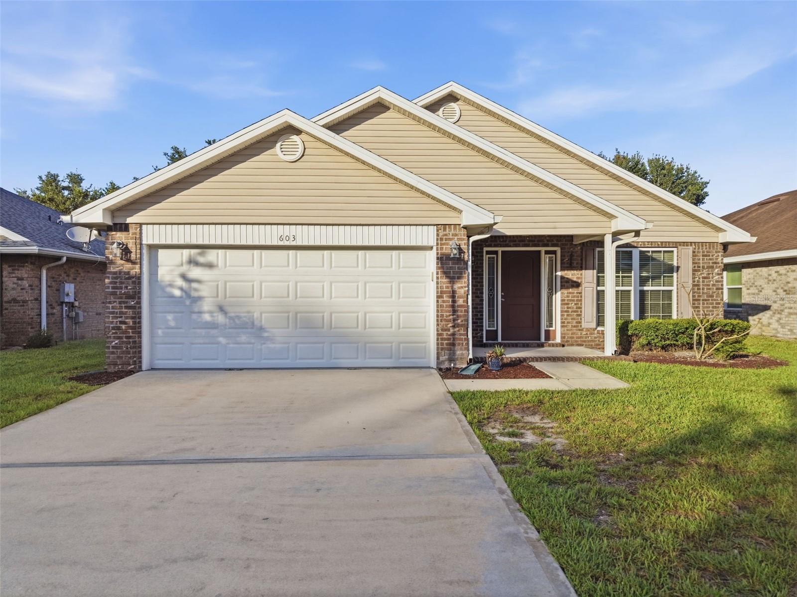 Single Family Residence in EDGEWATER, FL - Daniel Dourado