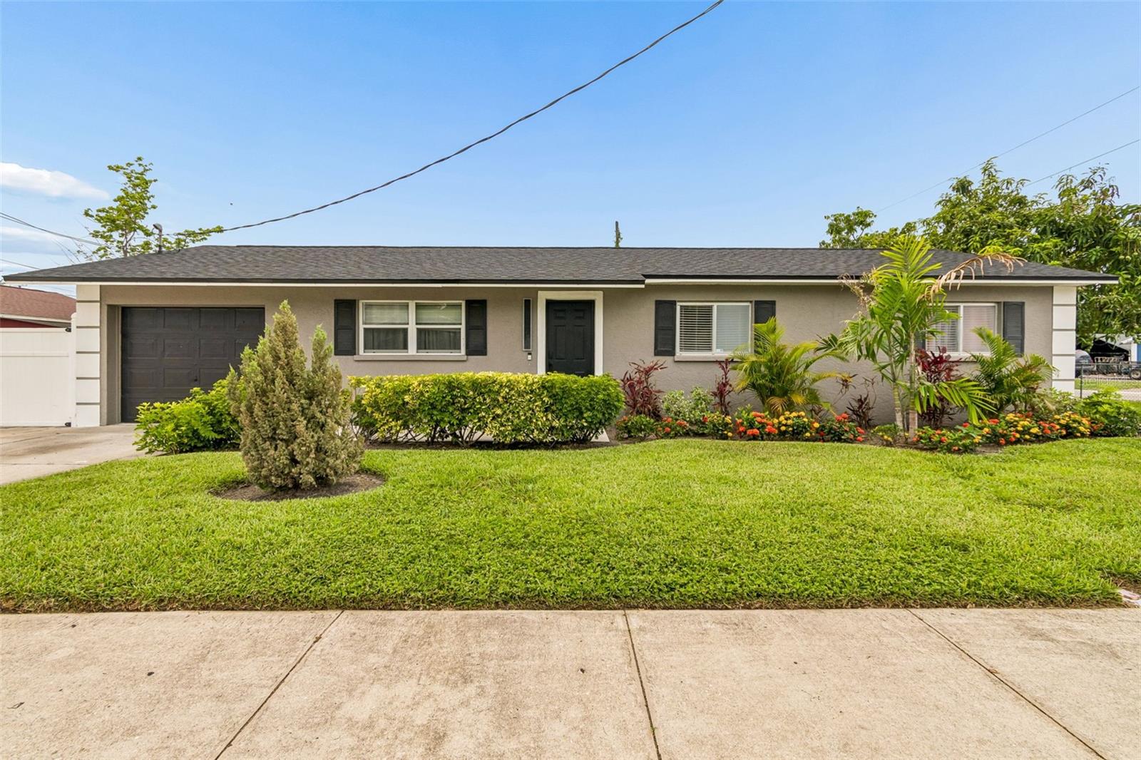 Single Family Residence in PALMETTO, FL - Daniel Dourado