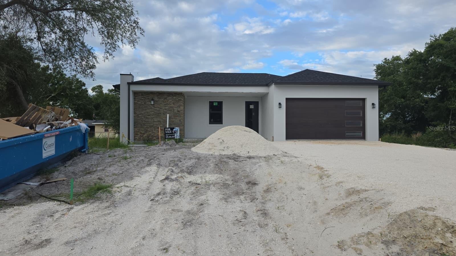 Single Family Residence in PORT CHARLOTTE, FL - Daniel Dourado