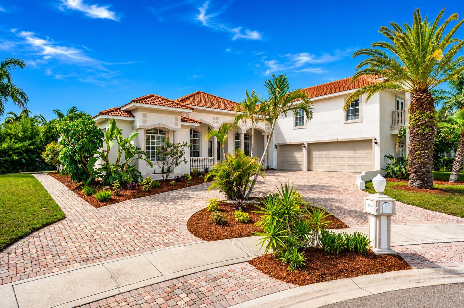 Single Family Residence em APOLLO BEACH, FL - Daniel Dourado