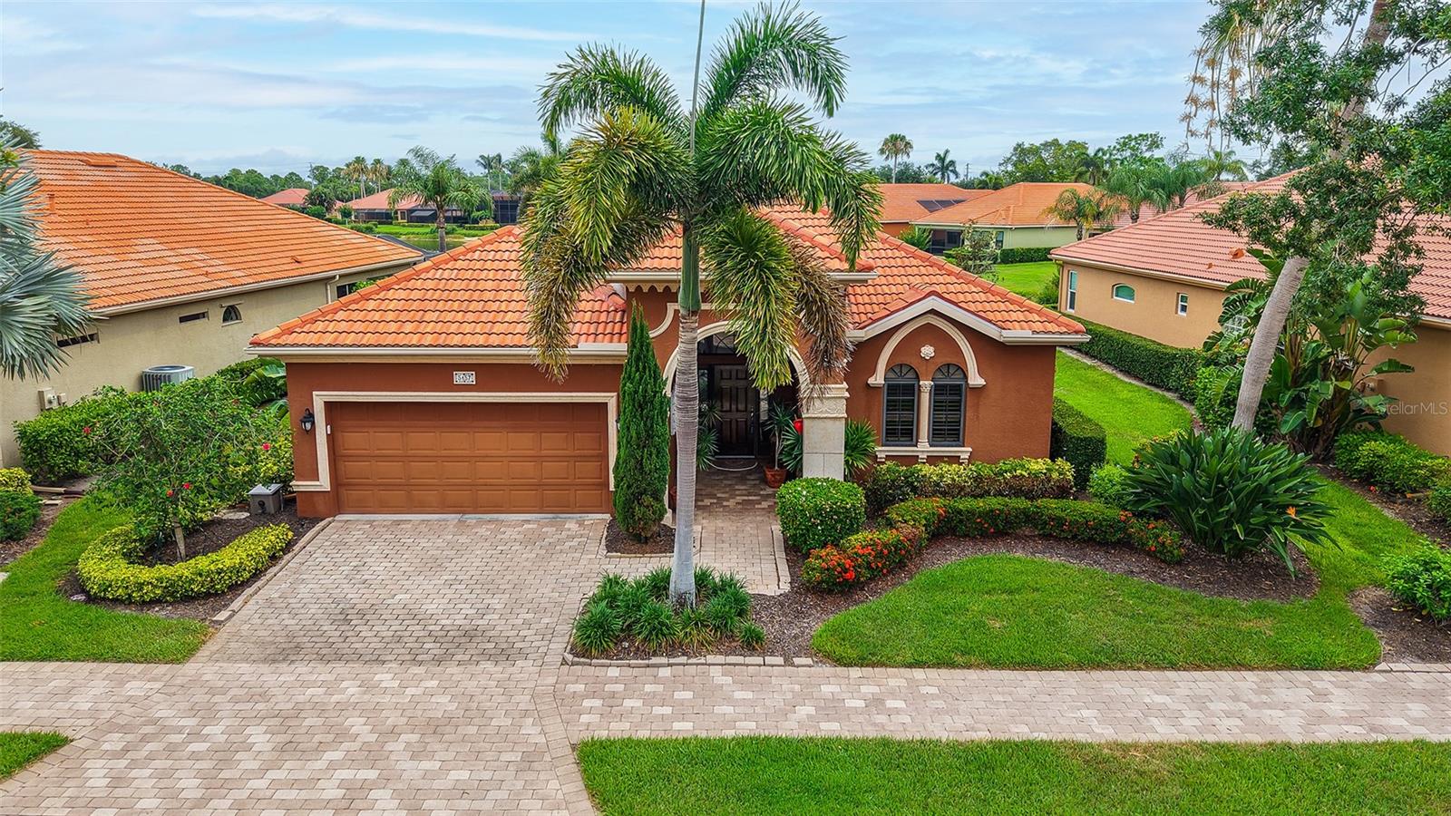 Single Family Residence in SARASOTA, FL - Daniel Dourado