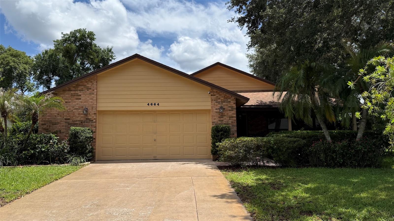 Single Family Residence in OVIEDO, FL - Daniel Dourado
