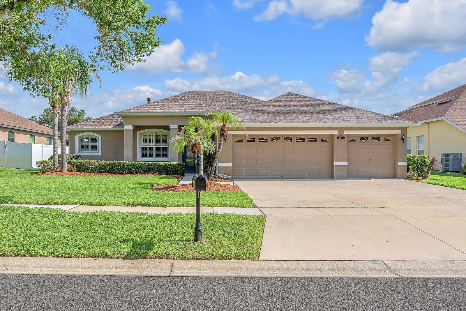 Single Family Residence in DOVER, FL - Daniel Dourado