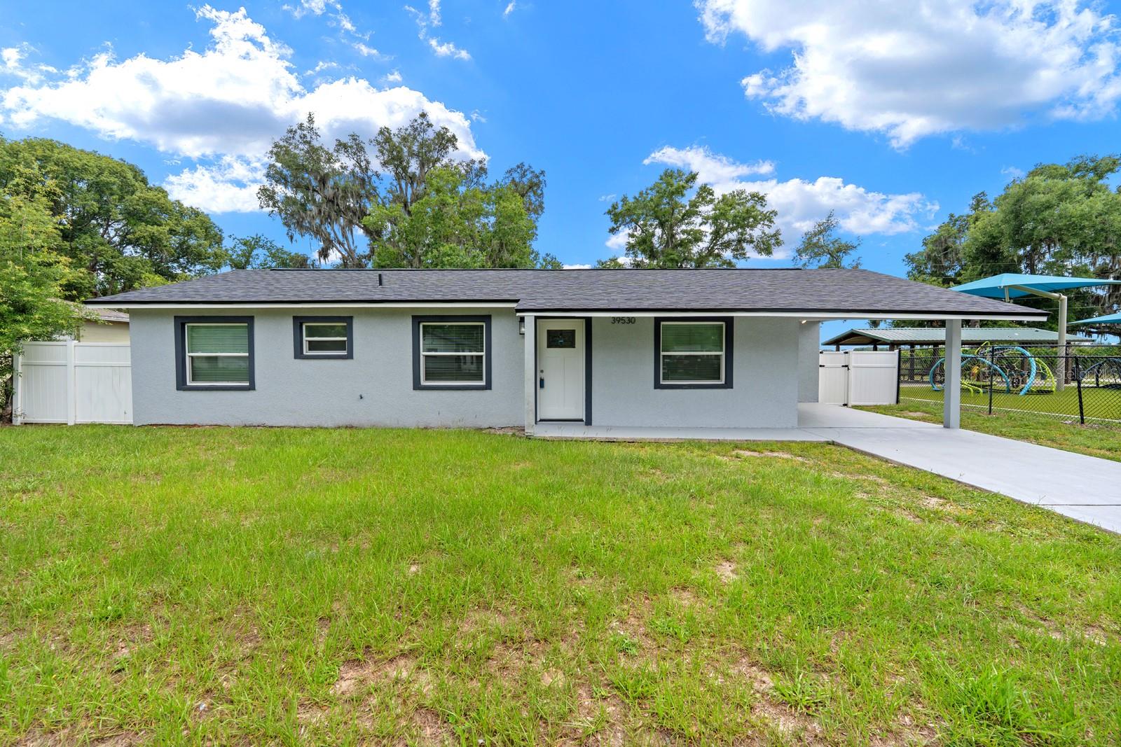 Single Family Residence em ZEPHYRHILLS, FL - Daniel Dourado