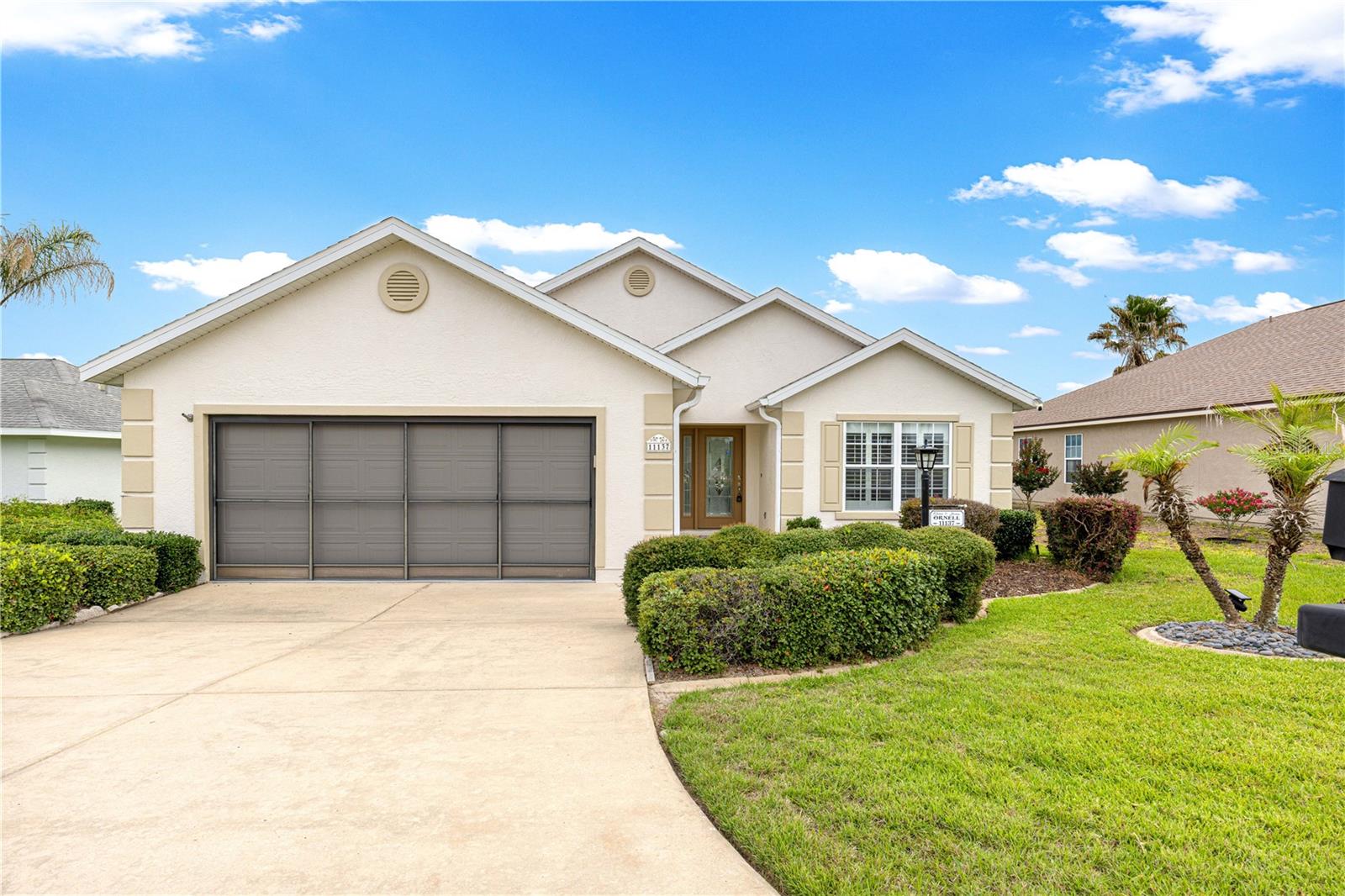 Single Family Residence in SUMMERFIELD, FL - Daniel Dourado