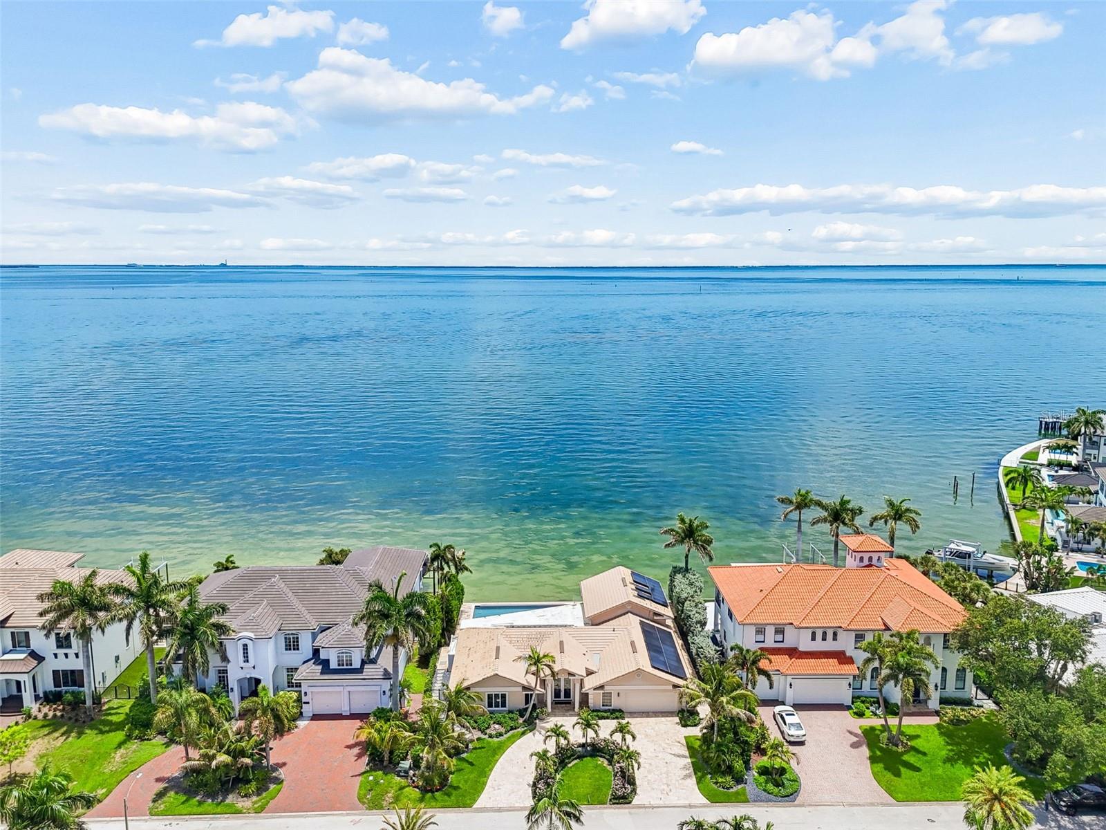 Single Family Residence in ST PETERSBURG, FL - Daniel Dourado