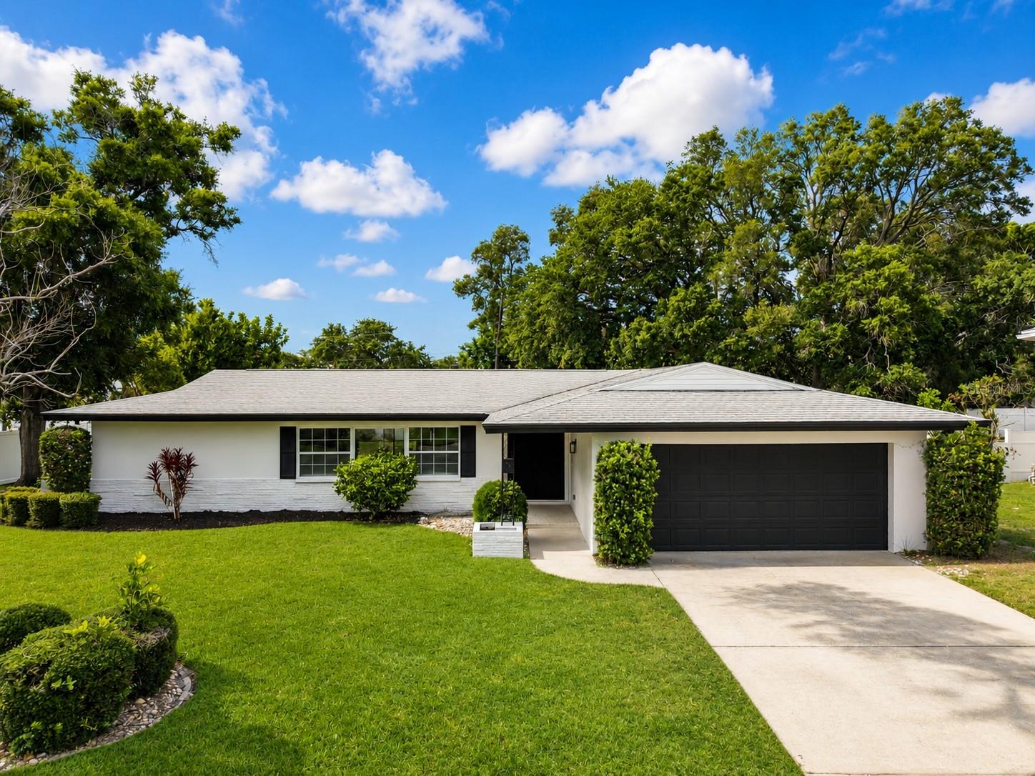 Single Family Residence in LARGO, FL - Daniel Dourado