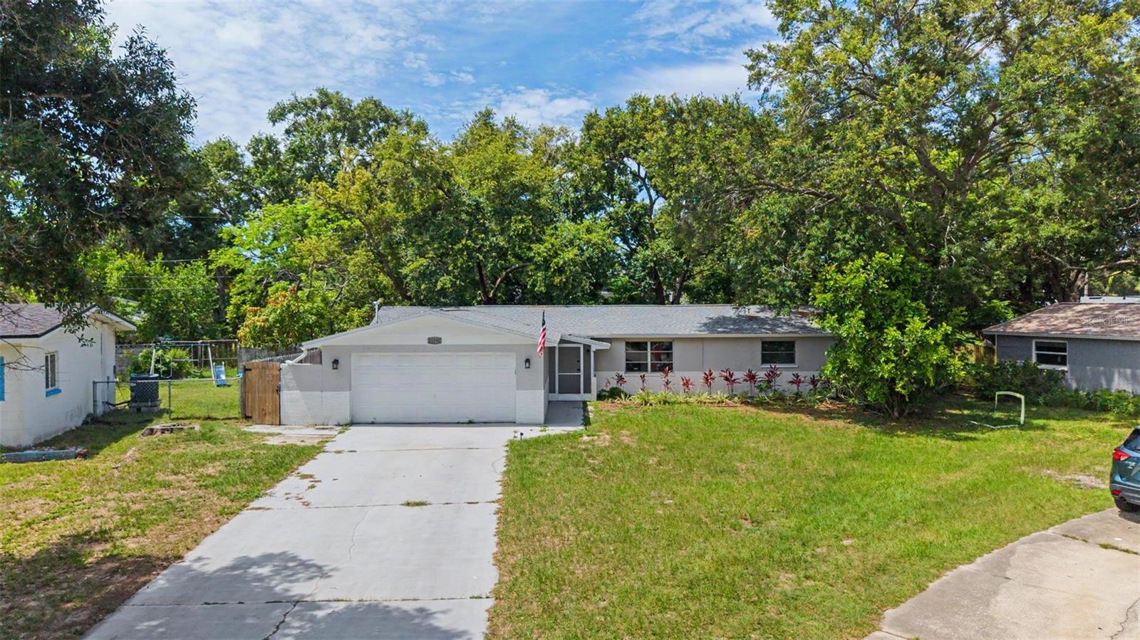 Single Family Residence in LARGO, FL - Daniel Dourado