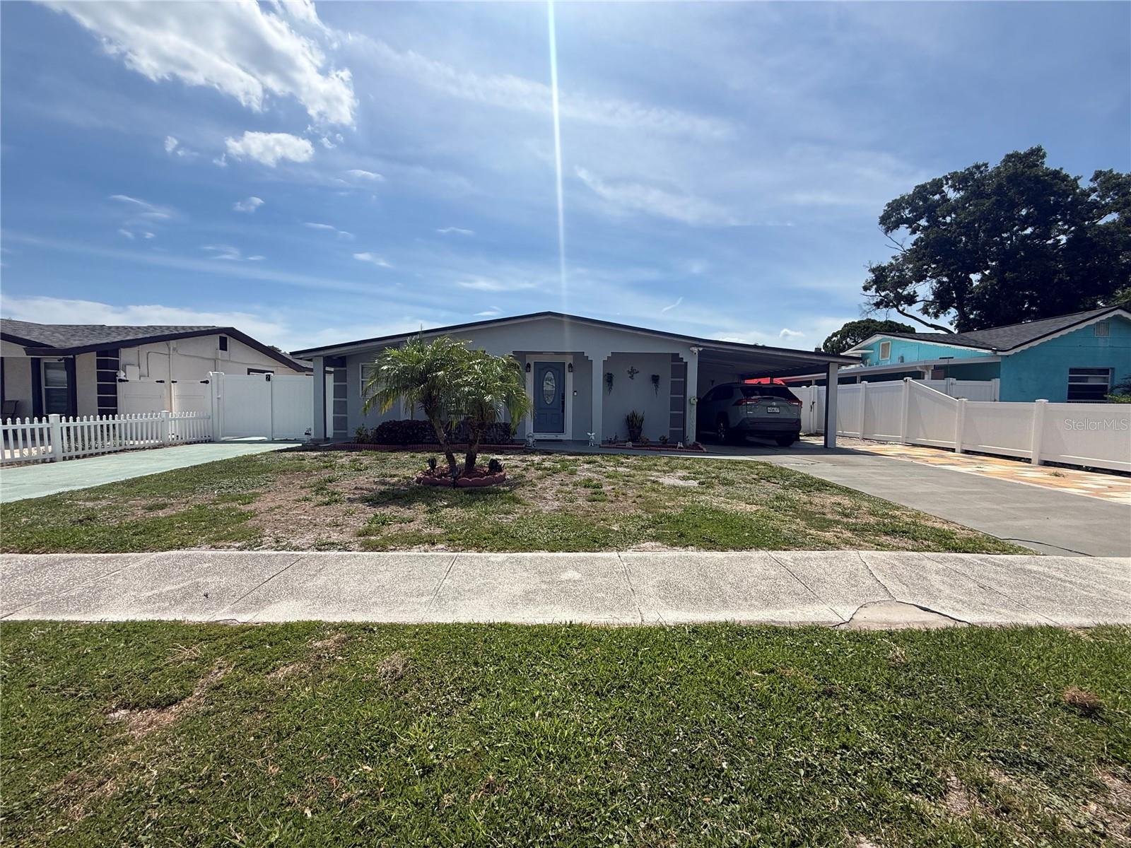 Single Family Residence in TAMPA, FL - Daniel Dourado