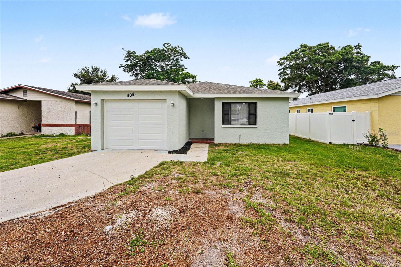 Single Family Residence in ST PETERSBURG, FL - Daniel Dourado