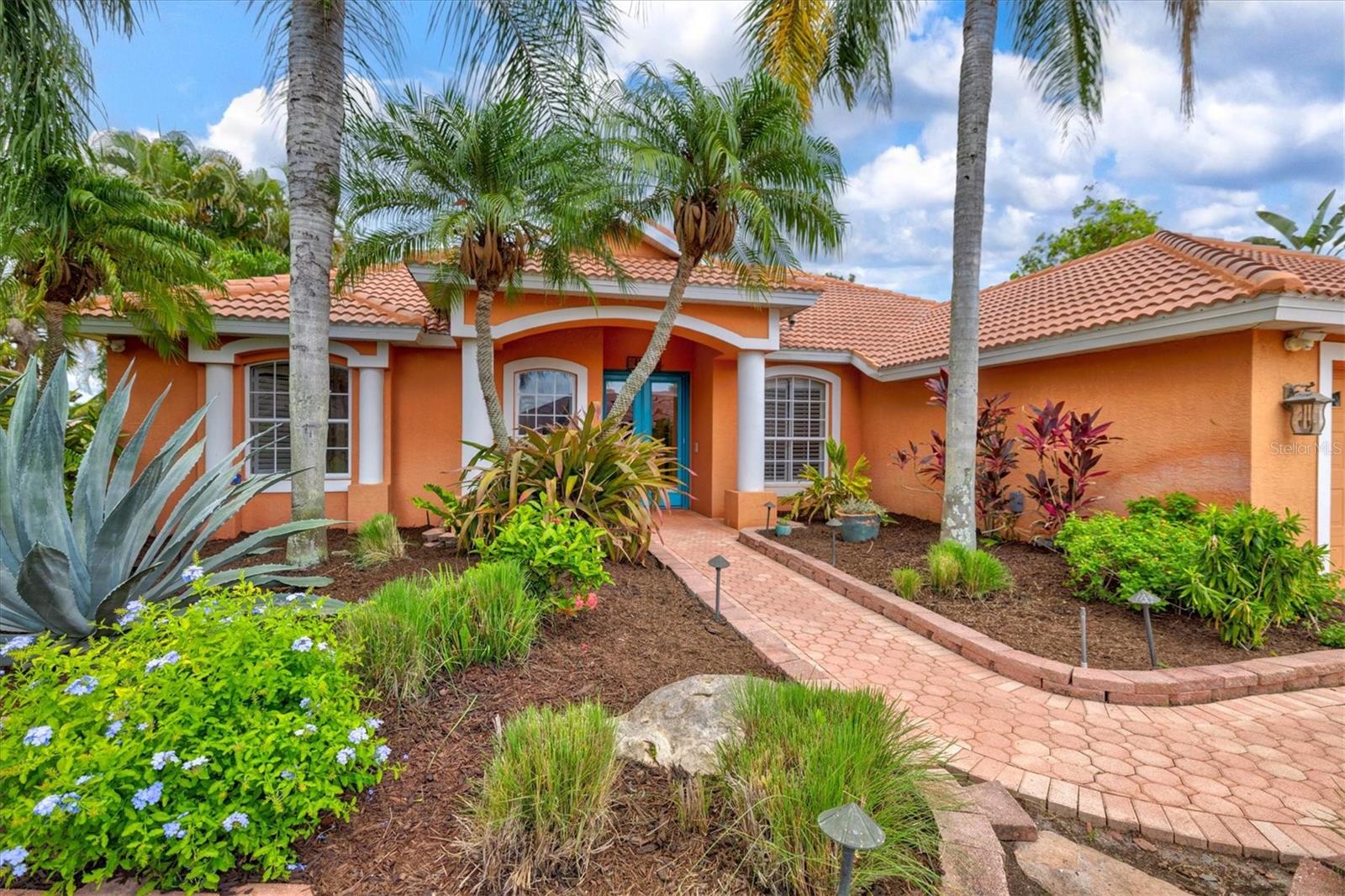 Single Family Residence in SARASOTA, FL - Daniel Dourado