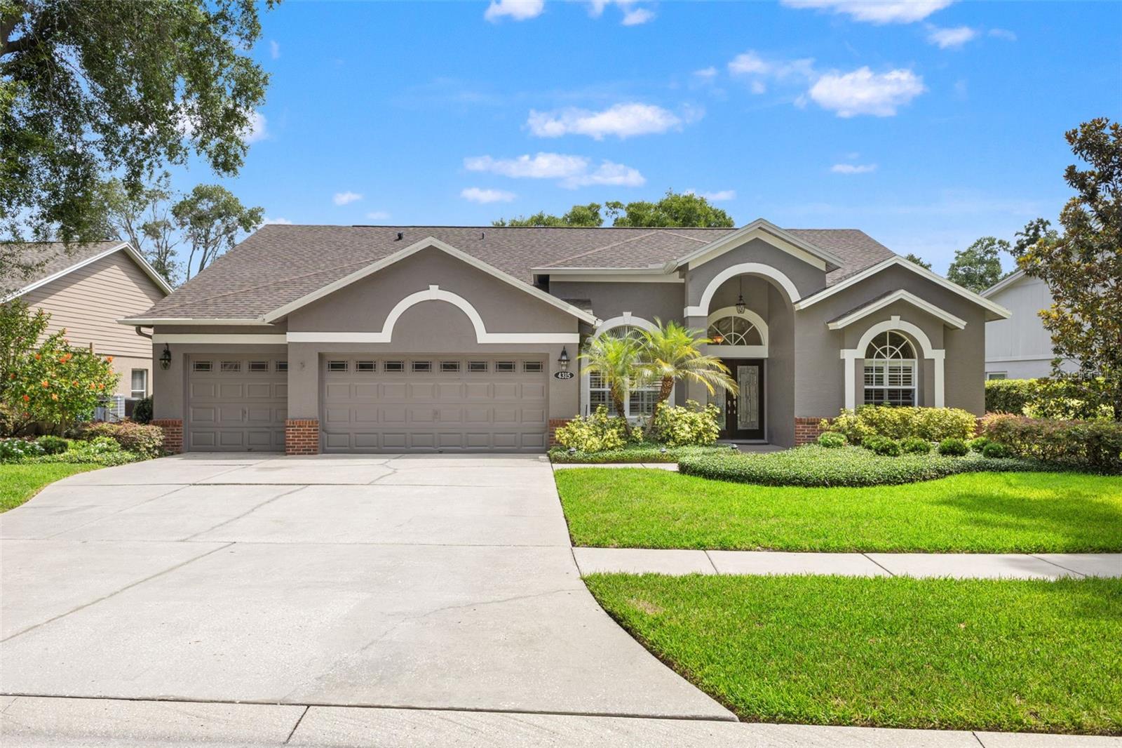 Single Family Residence in TAMPA, FL - Daniel Dourado