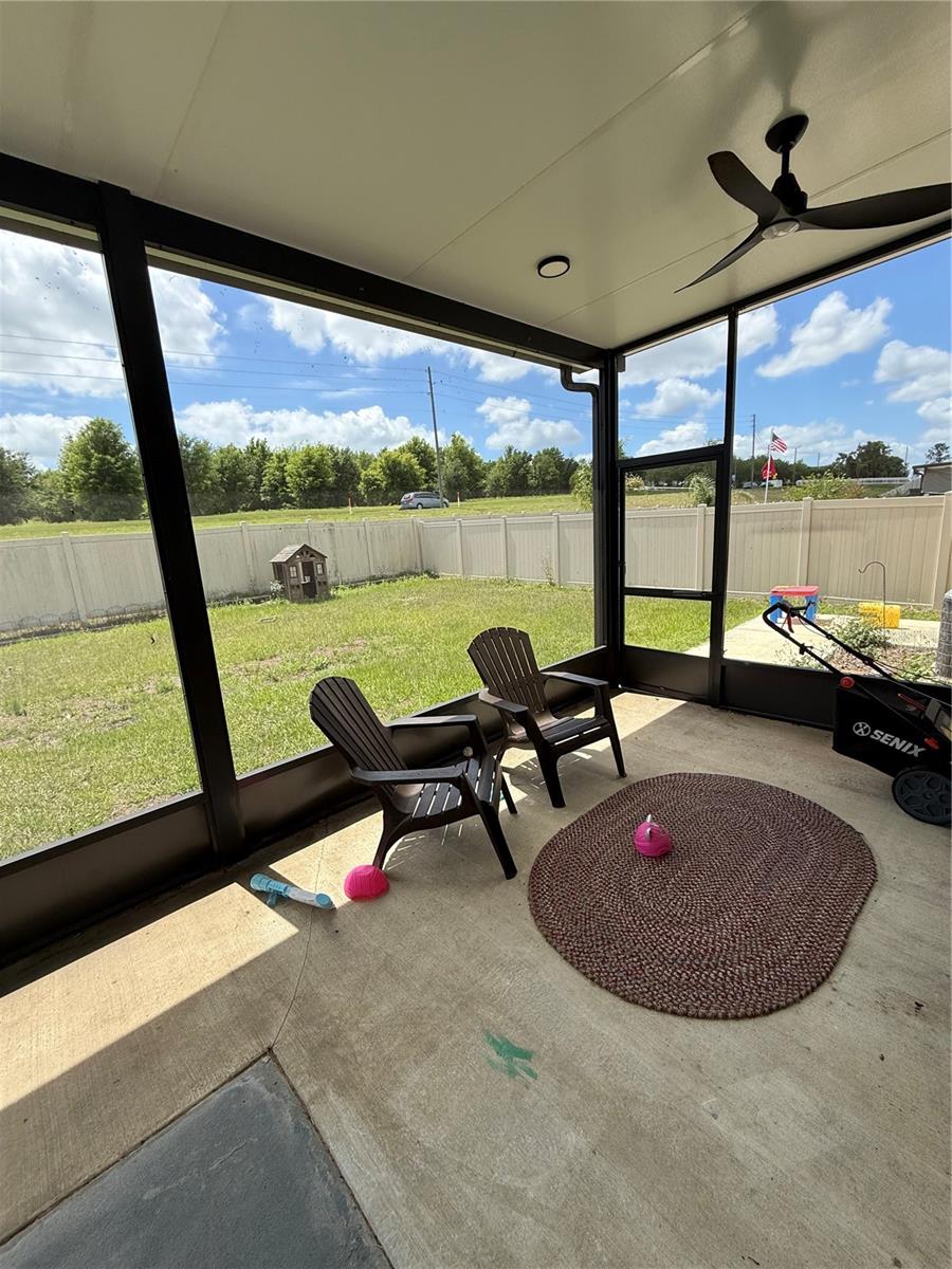 Single Family Residence em ZEPHYRHILLS, FL - Daniel Dourado