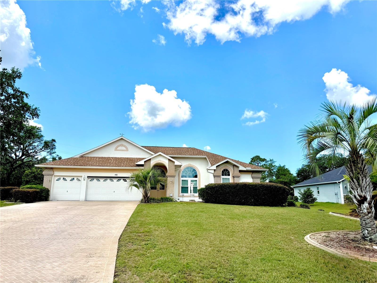 Single Family Residence in LECANTO, FL - Daniel Dourado