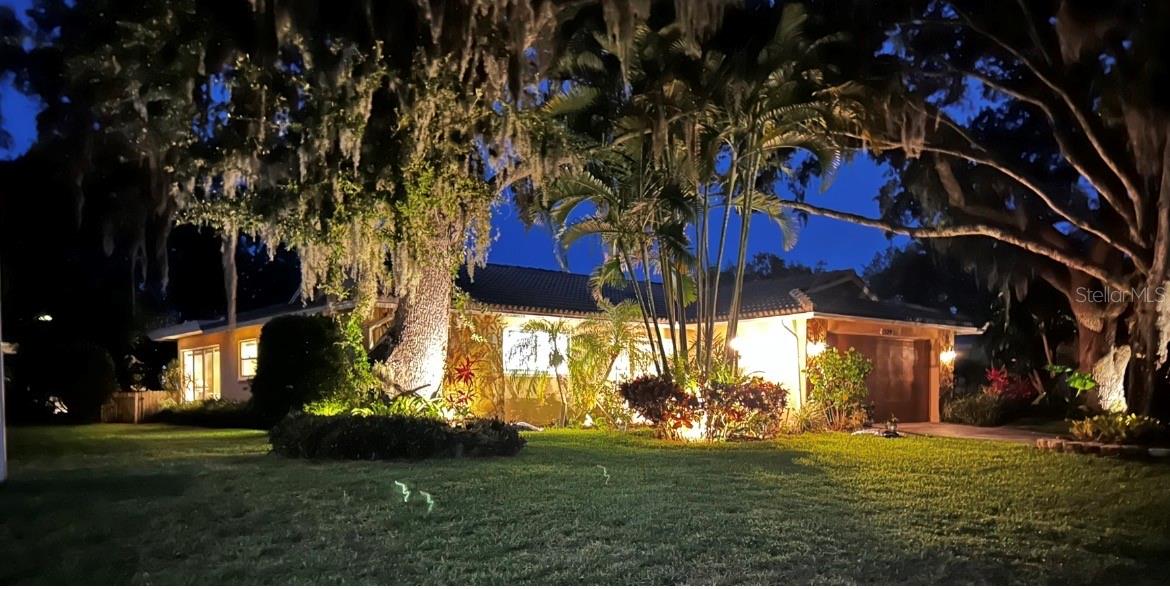 Single Family Residence in PALM HARBOR, FL - Daniel Dourado