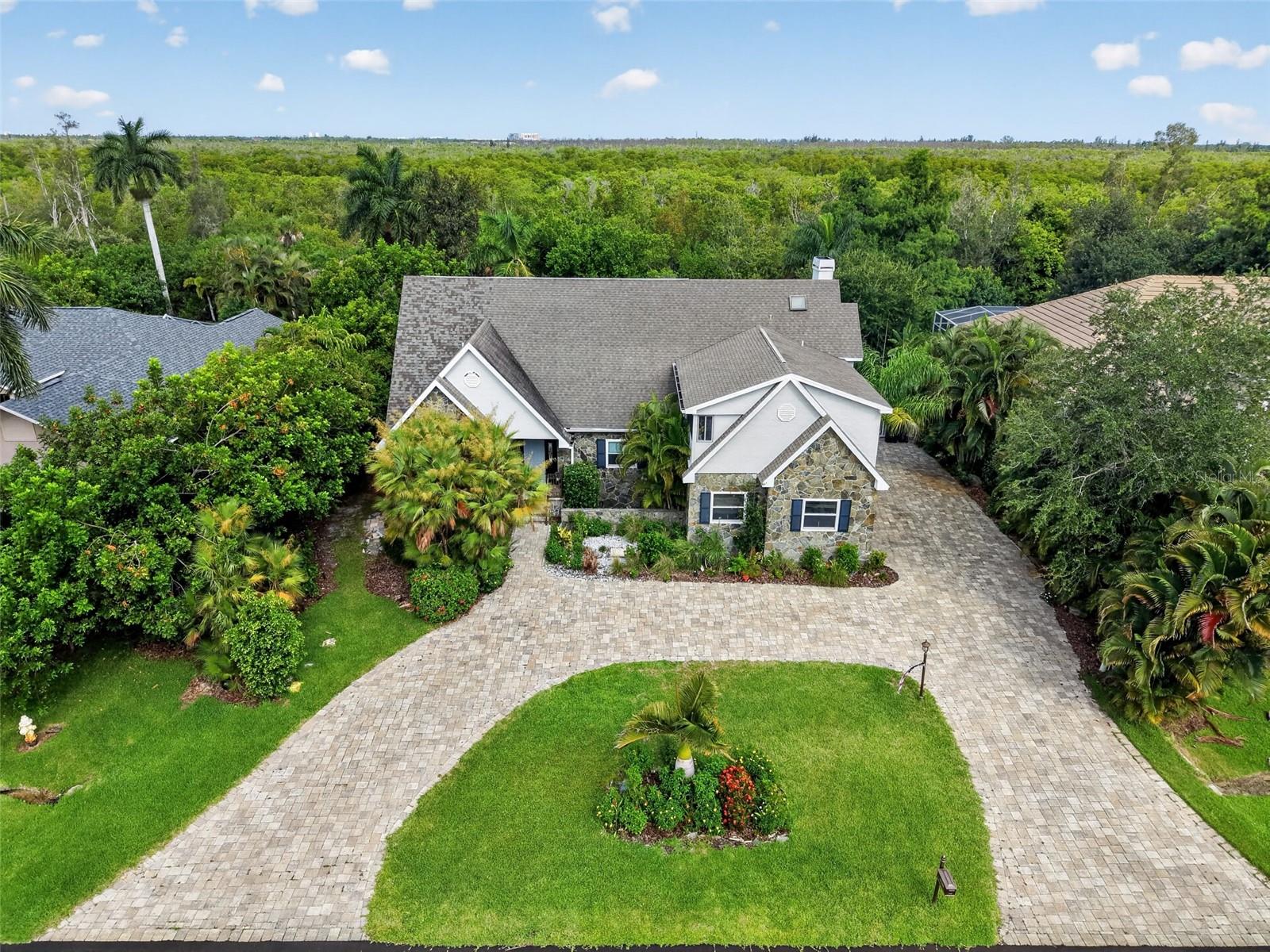 Single Family Residence in FORT MYERS, FL - Daniel Dourado