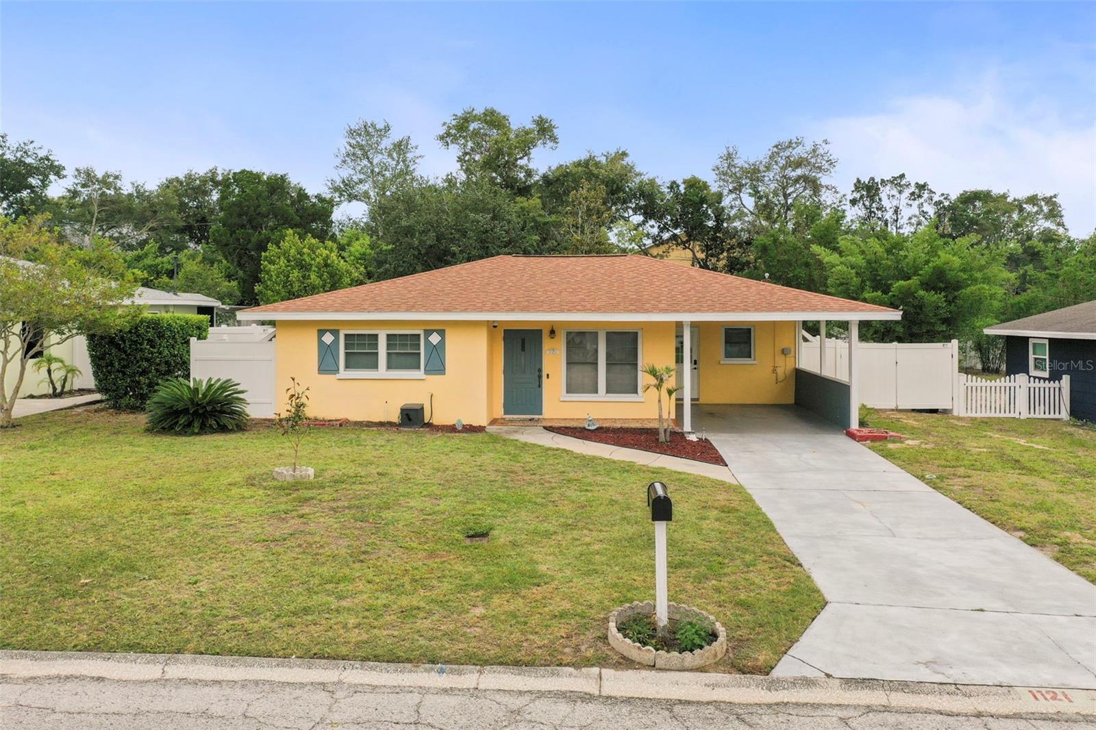 Single Family Residence in CLEARWATER, FL - Daniel Dourado