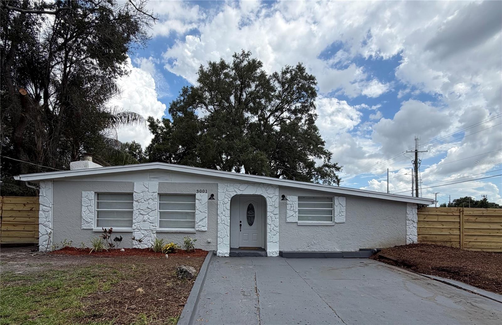 Single Family Residence in TAMPA, FL - Daniel Dourado
