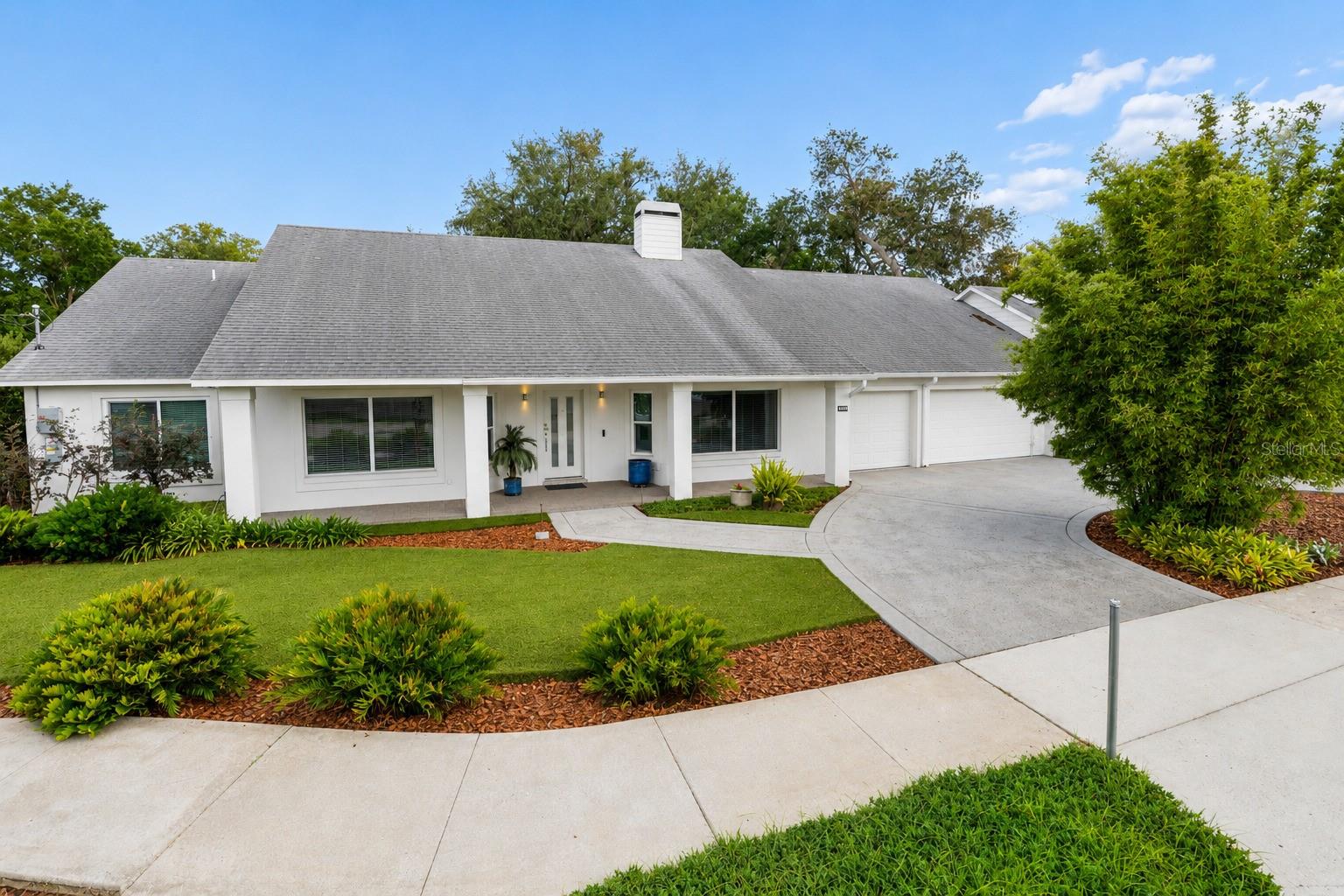 Single Family Residence in ORLANDO, FL - Daniel Dourado