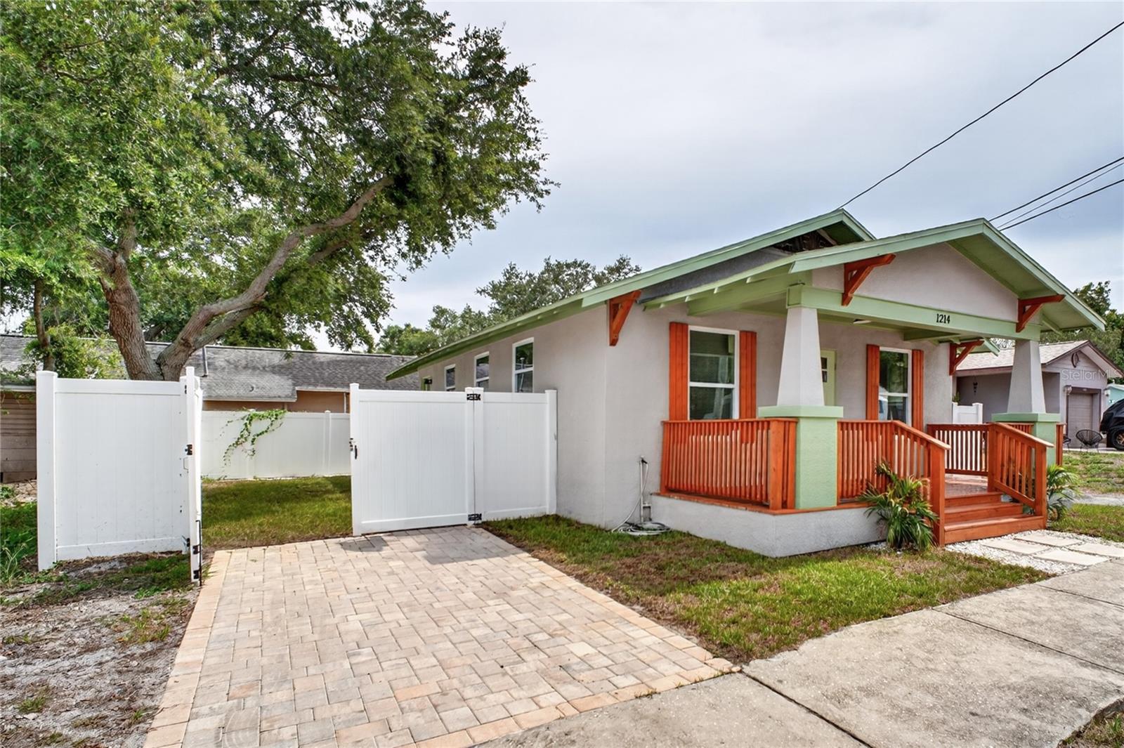 Single Family Residence in ST PETERSBURG, FL - Daniel Dourado