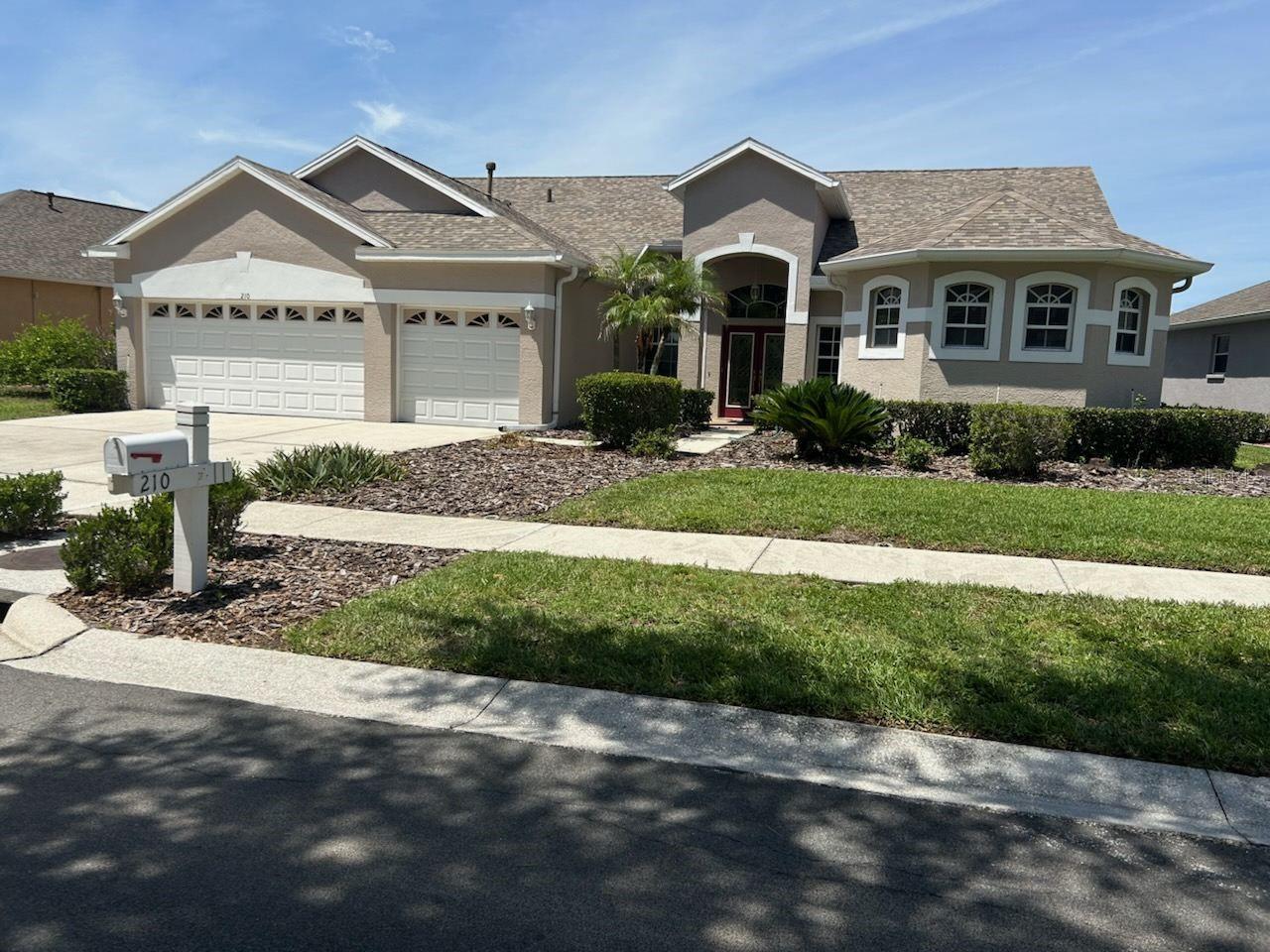 Single Family Residence in BRANDON, FL - Daniel Dourado