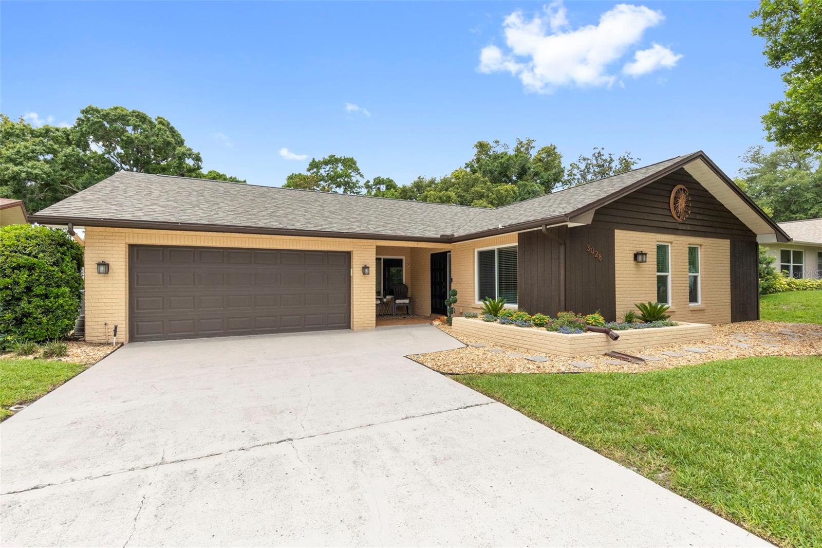 Single Family Residence in PALM HARBOR, FL - Daniel Dourado