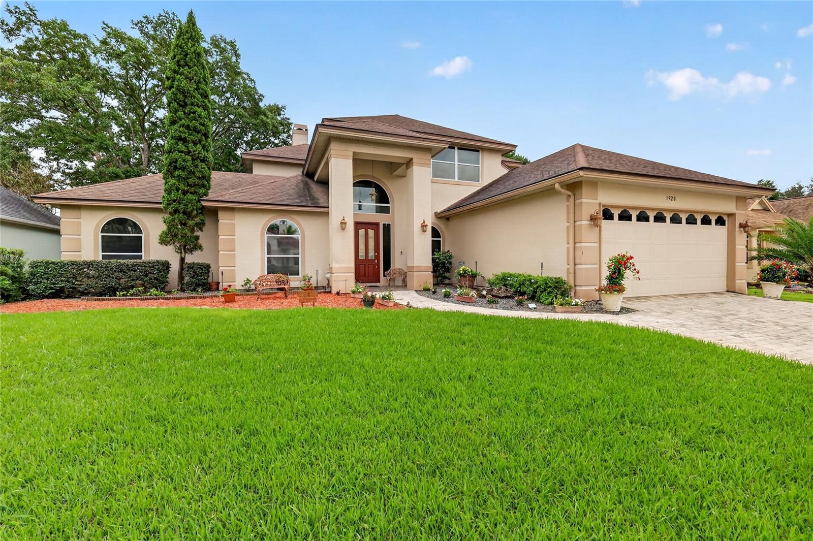 Single Family Residence in MOUNT DORA, FL - Daniel Dourado