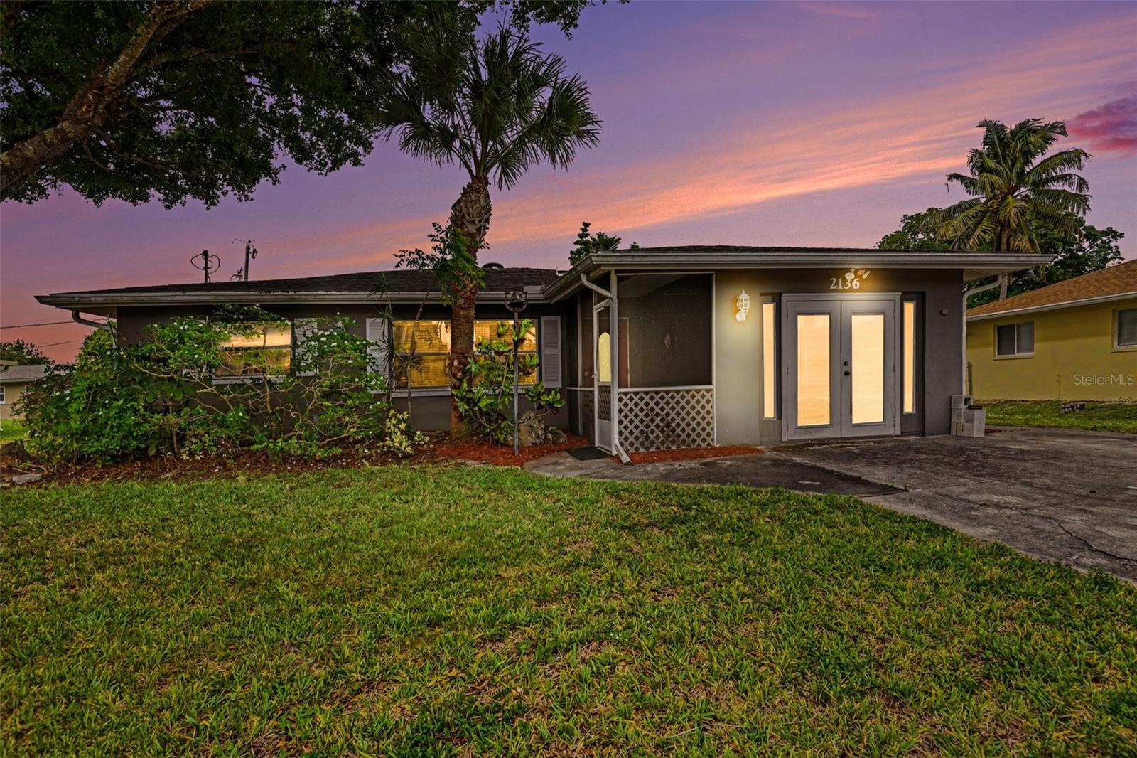 Single Family Residence in FORT MYERS, FL - Daniel Dourado