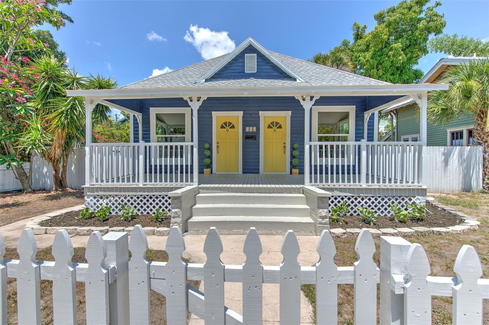 Single Family Residence in ST PETERSBURG, FL - Daniel Dourado