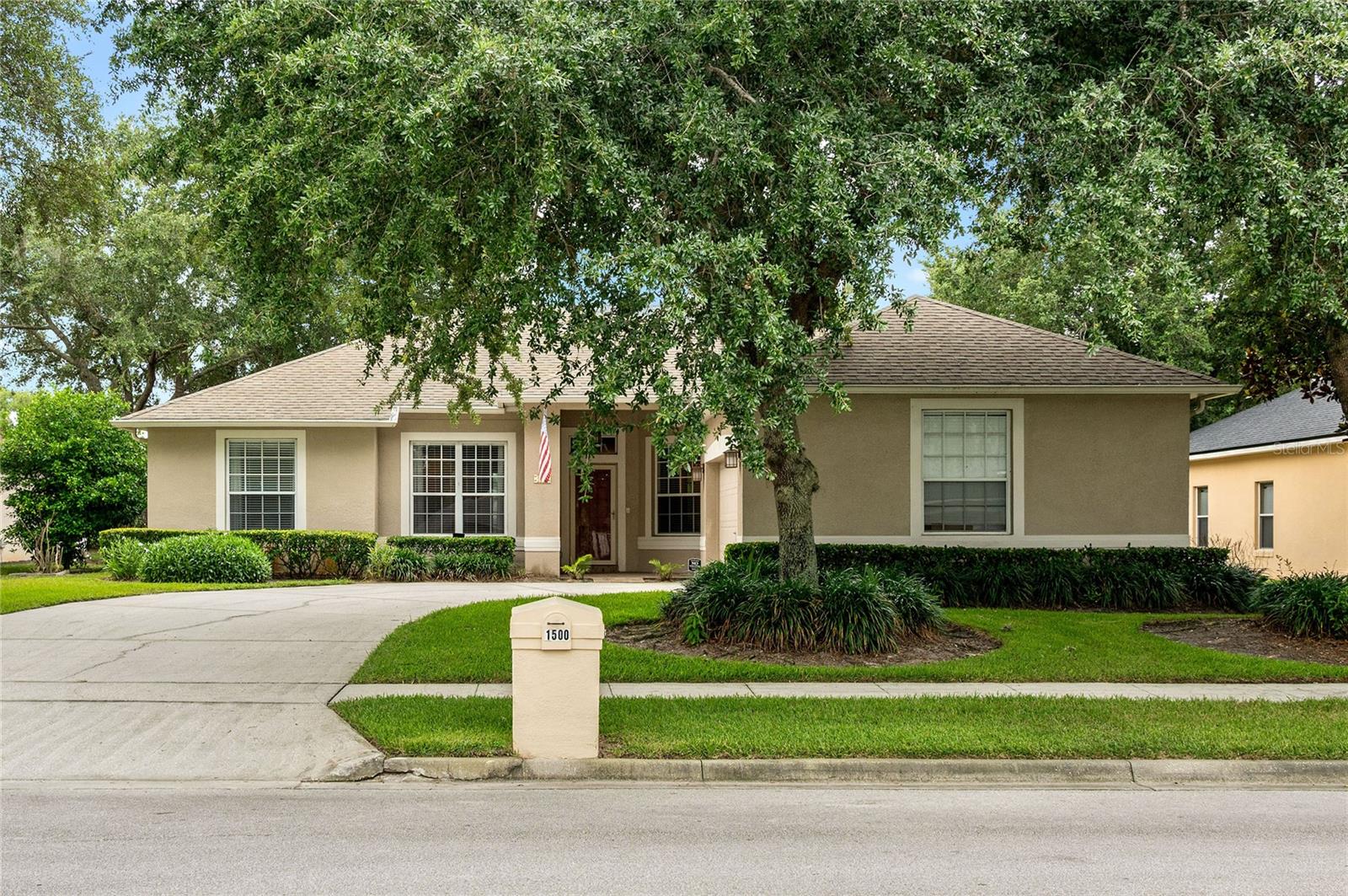 Single Family Residence in APOPKA, FL - Daniel Dourado