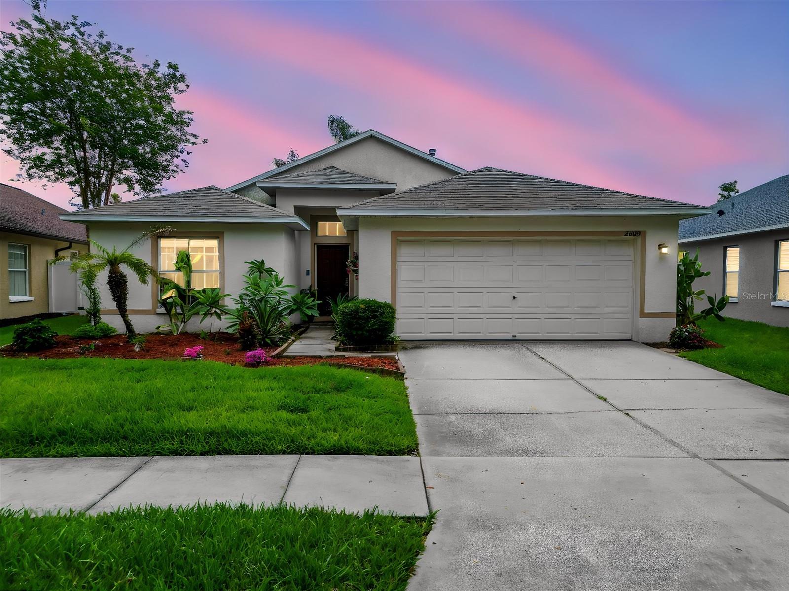 Single Family Residence in BRANDON, FL - Daniel Dourado