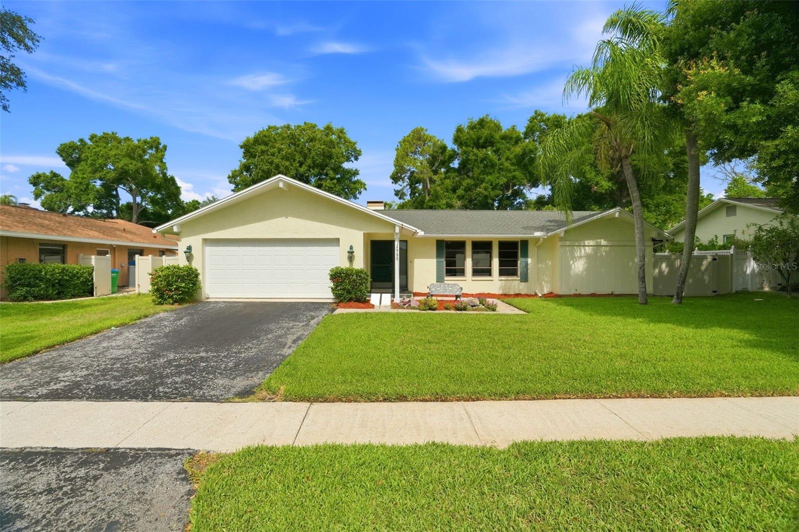 Single Family Residence in PALM HARBOR, FL - Daniel Dourado