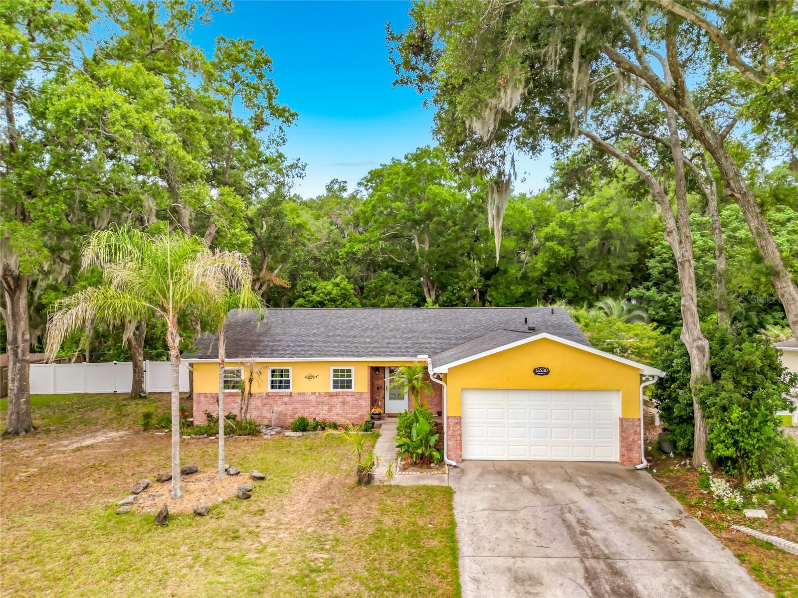 Single Family Residence in GRAND ISLAND, FL - Daniel Dourado