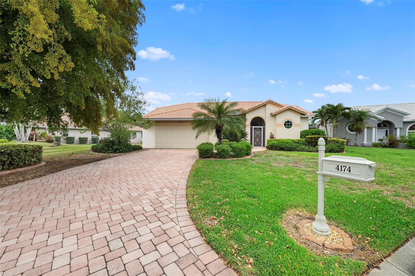 Single Family Residence in SARASOTA, FL - Daniel Dourado