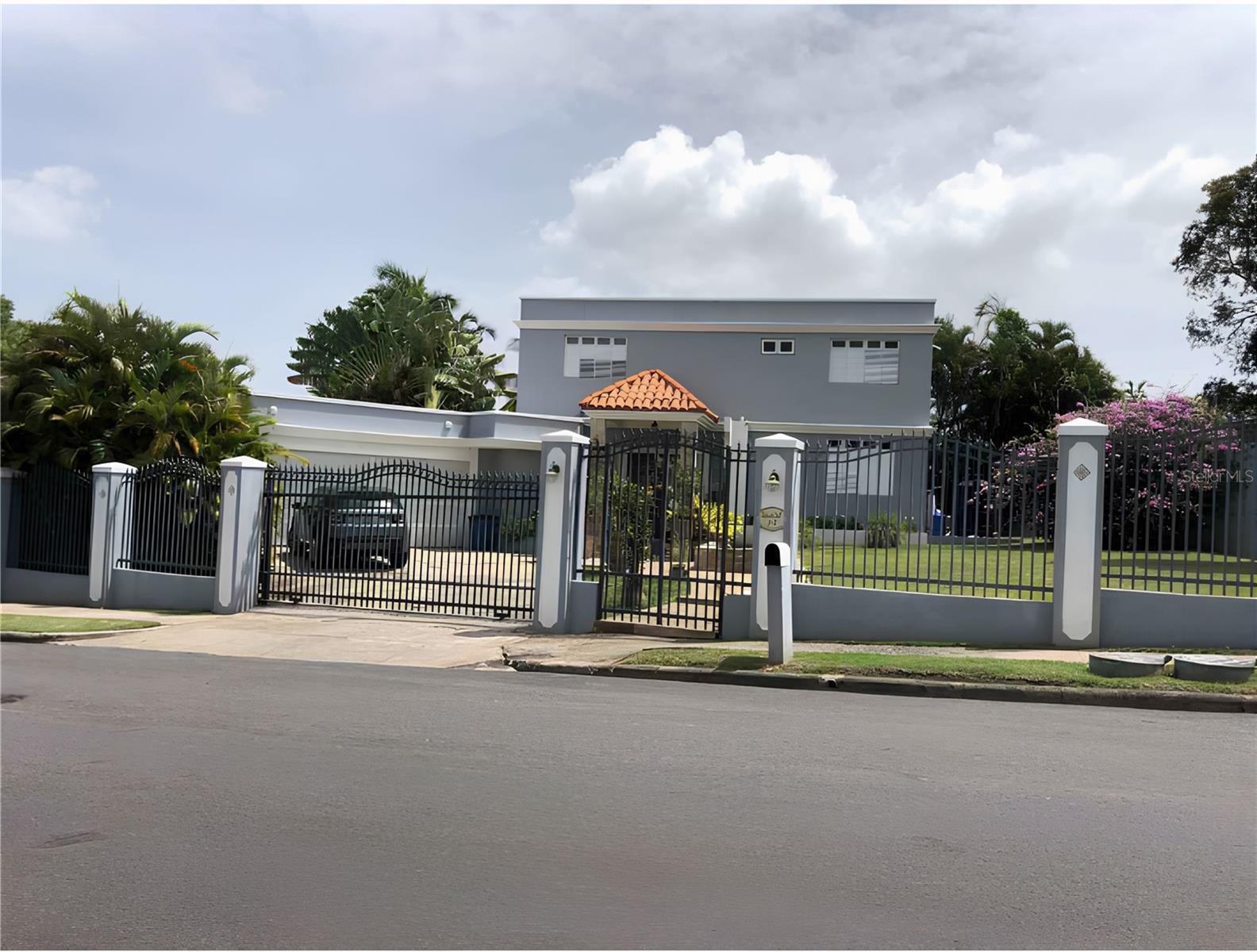 Single Family Residence in GUAYNABO, PR - Daniel Dourado