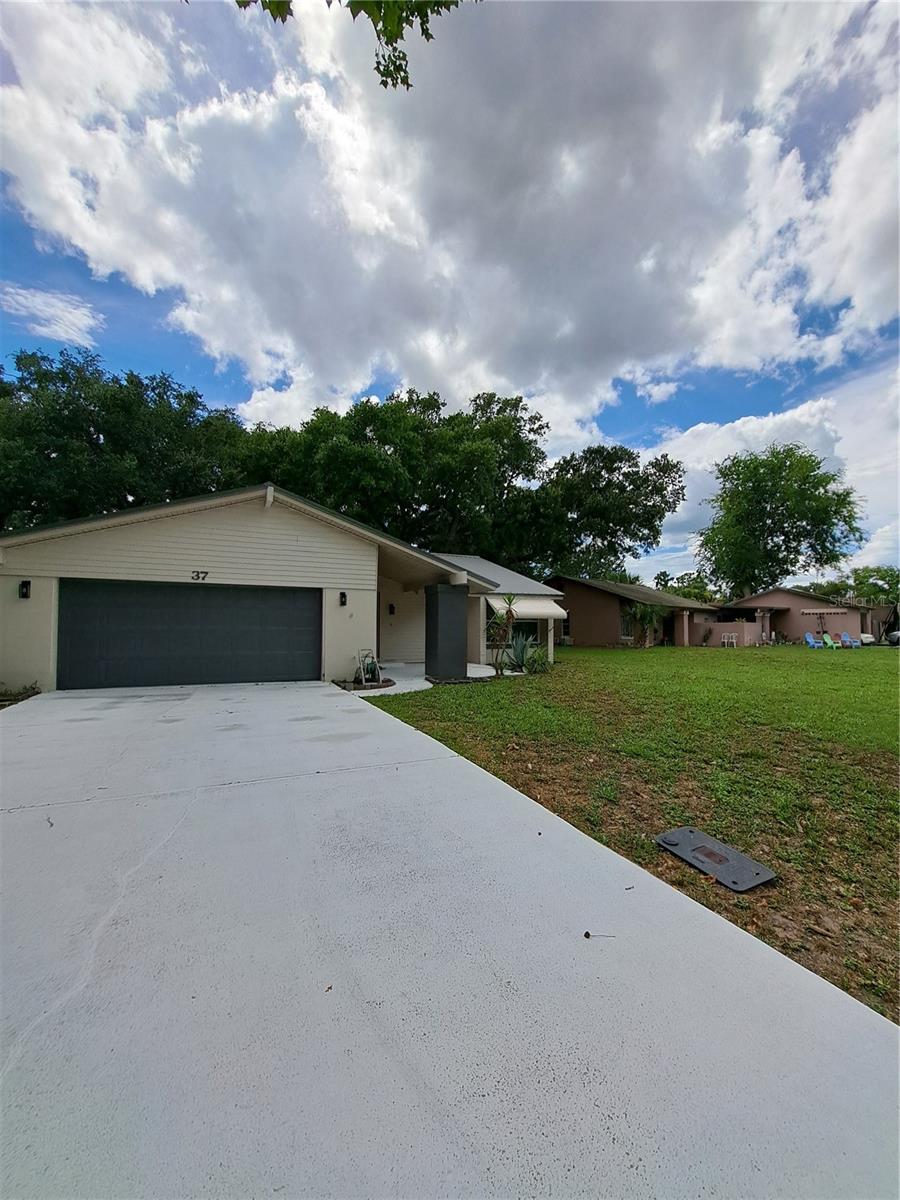 Single Family Residence in PALM COAST, FL - Daniel Dourado