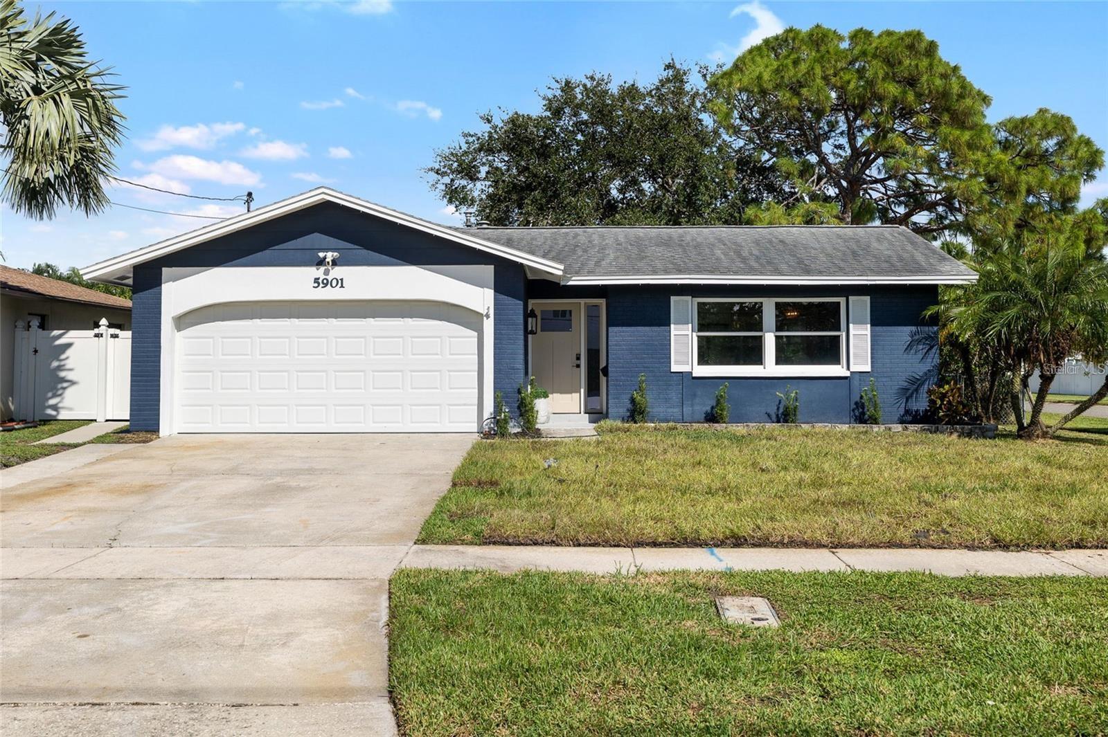 Single Family Residence in ST PETERSBURG, FL - Daniel Dourado