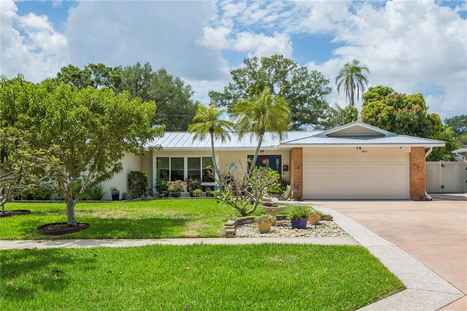Single Family Residence in CLEARWATER, FL - Daniel Dourado