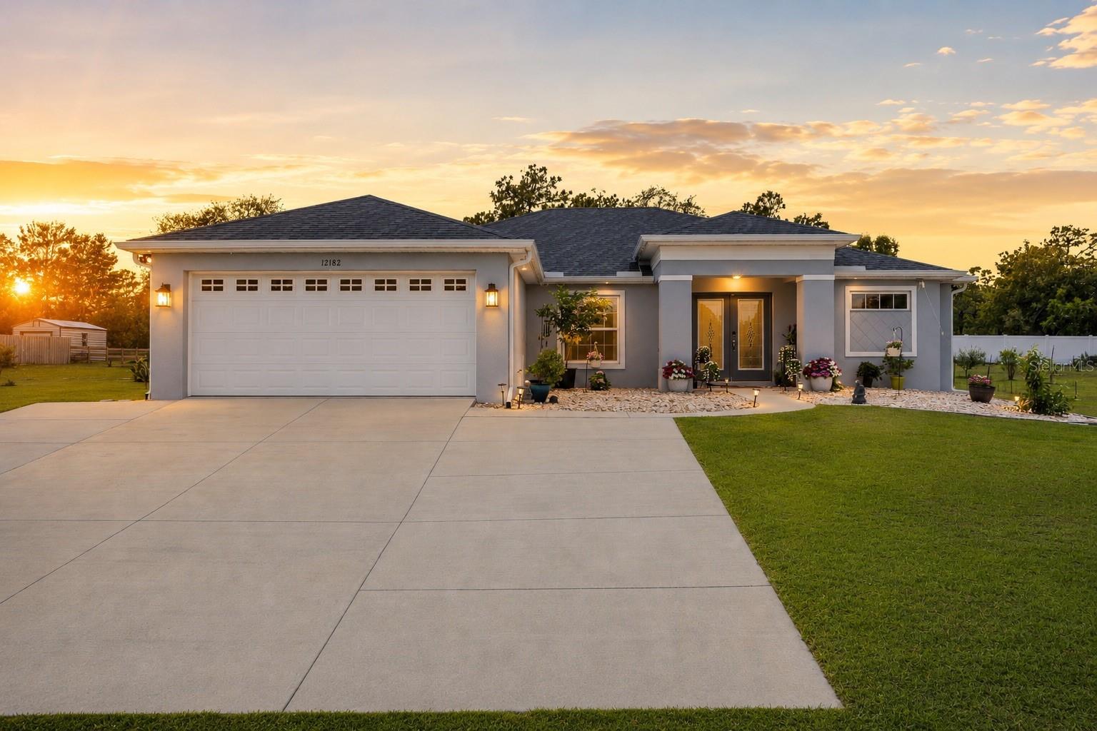 Single Family Residence in WEEKI WACHEE, FL - Daniel Dourado