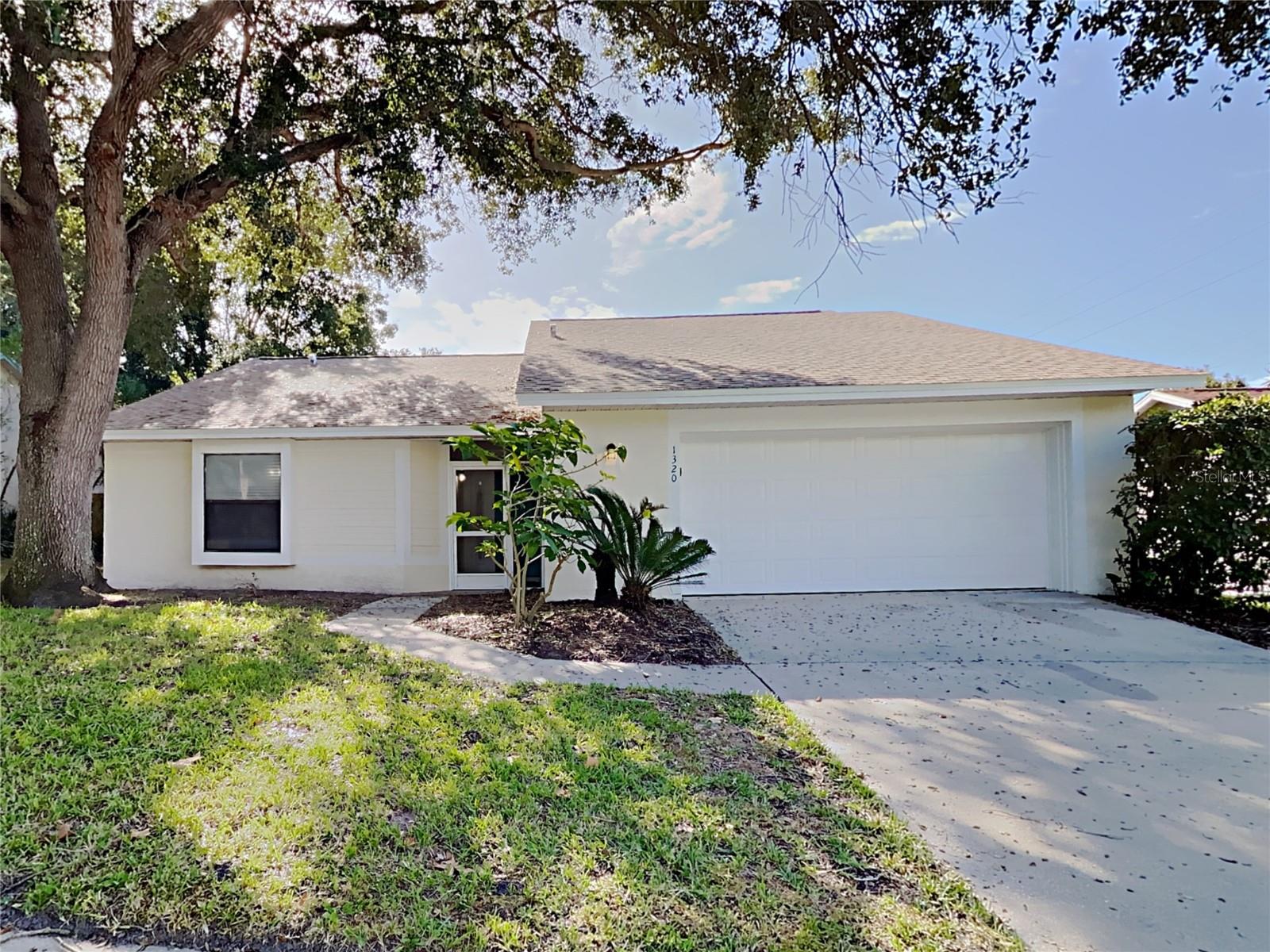Single Family Residence in PALM HARBOR, FL - Daniel Dourado